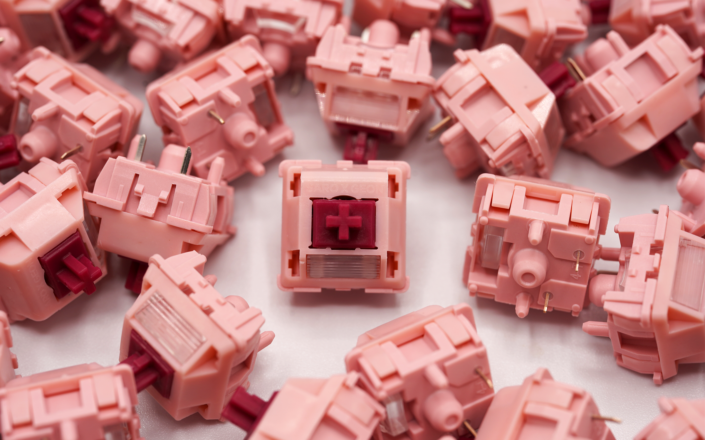 Sarokeys Strawberry Wine V2 Linear Switches