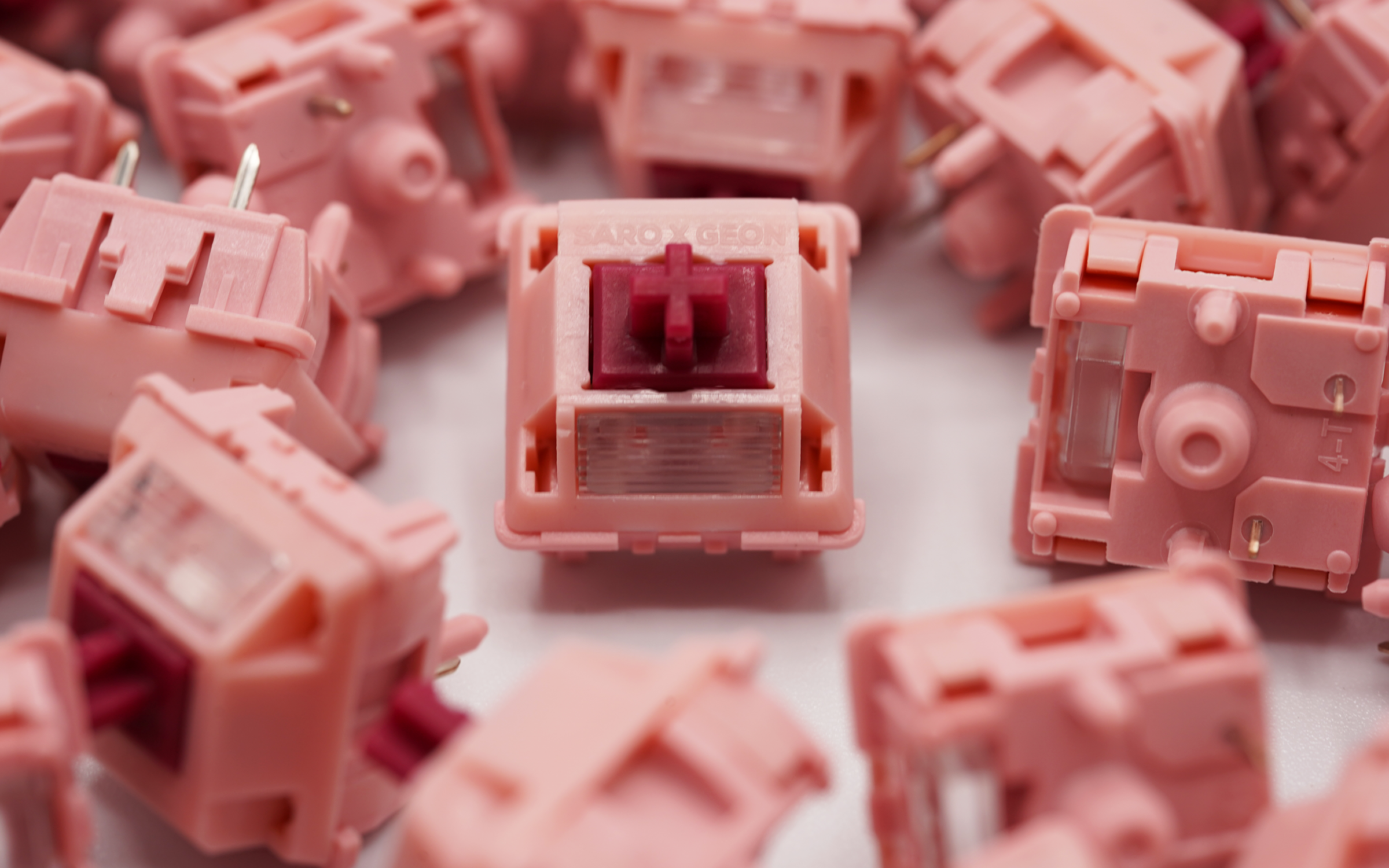 Sarokeys Strawberry Wine V2 Linear Switches