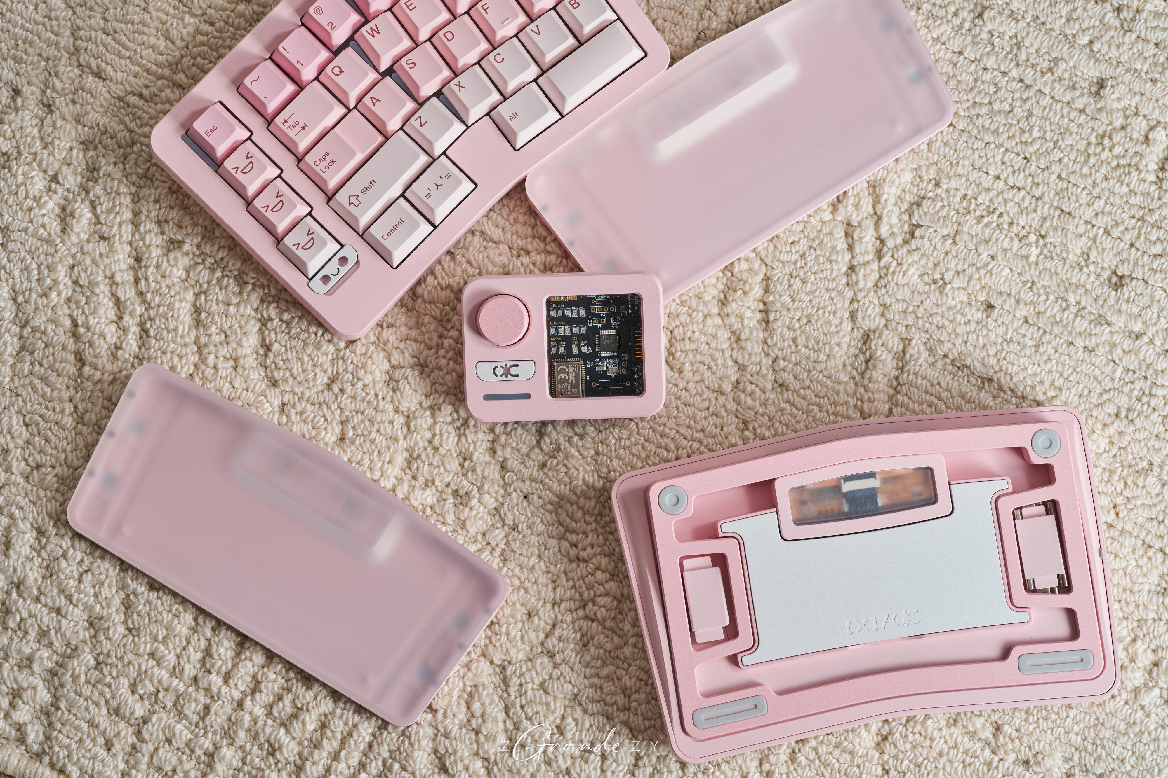 Qwertykeys QK Alice Duo - Split Ergonomic Mechanical Keyboard Pink
