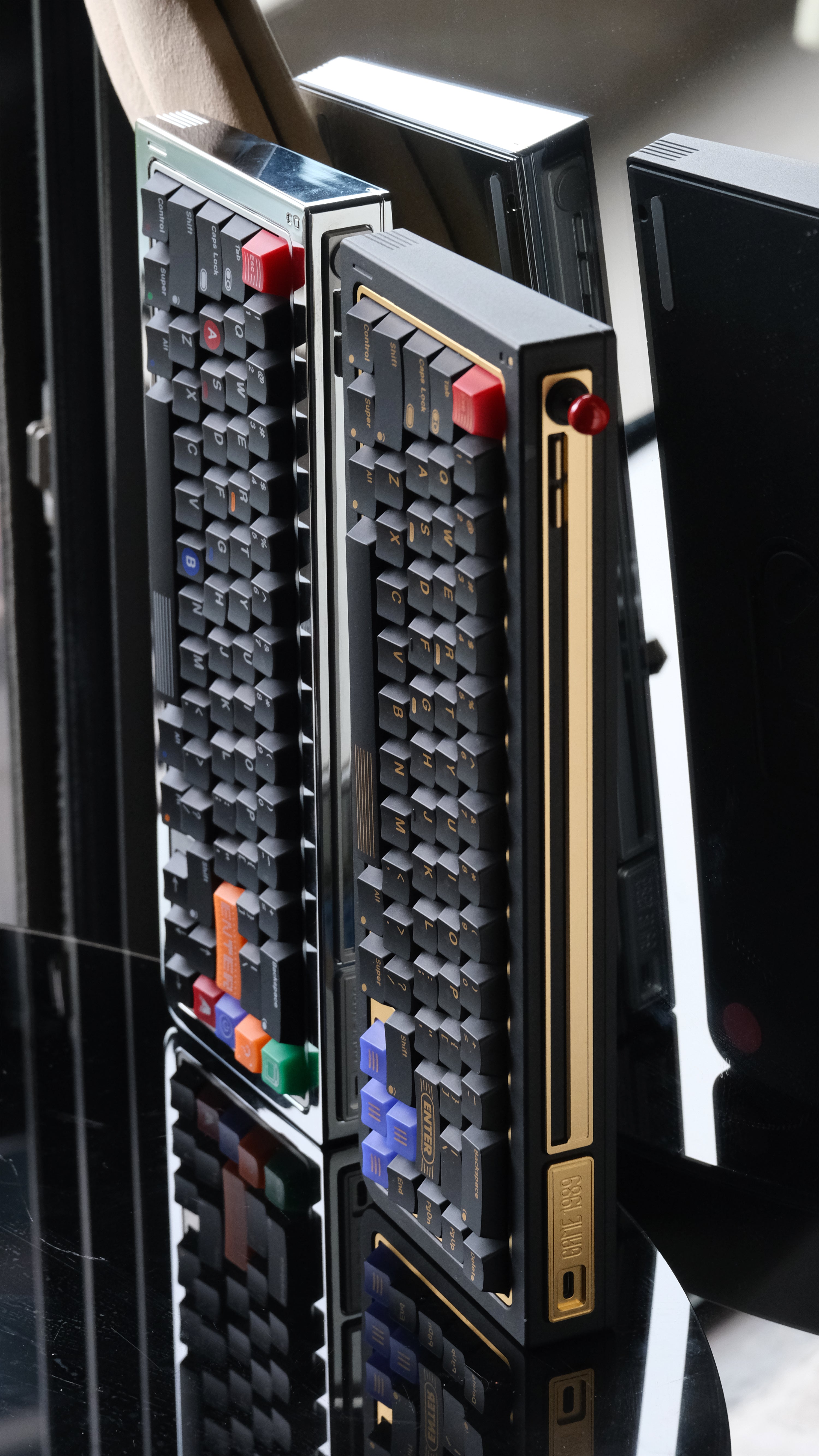 80Retros Game 1989 Keycaps Black and Gold – Cherry Profile